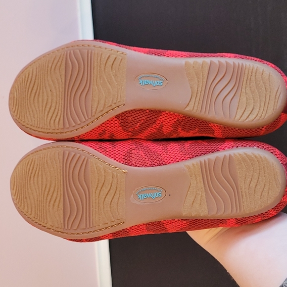 NWOB SOFTWALK red flats - Picture 5 of 6